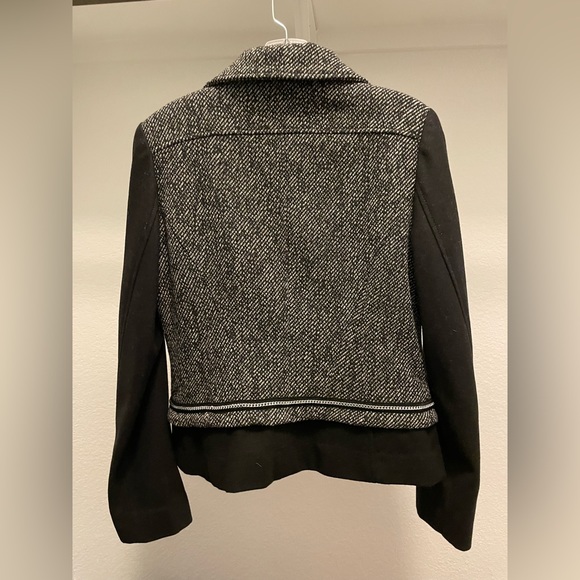 Guess black and white jacket - Picture 2 of 3